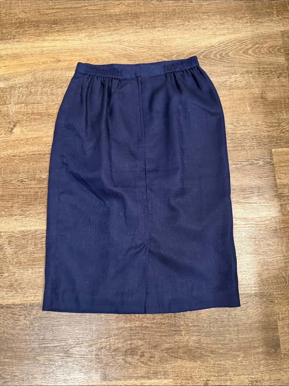 Vintage 100% Silk Navy Midi Pencil Skirt - Sleek Women's Workwear - Picture 6 of 8